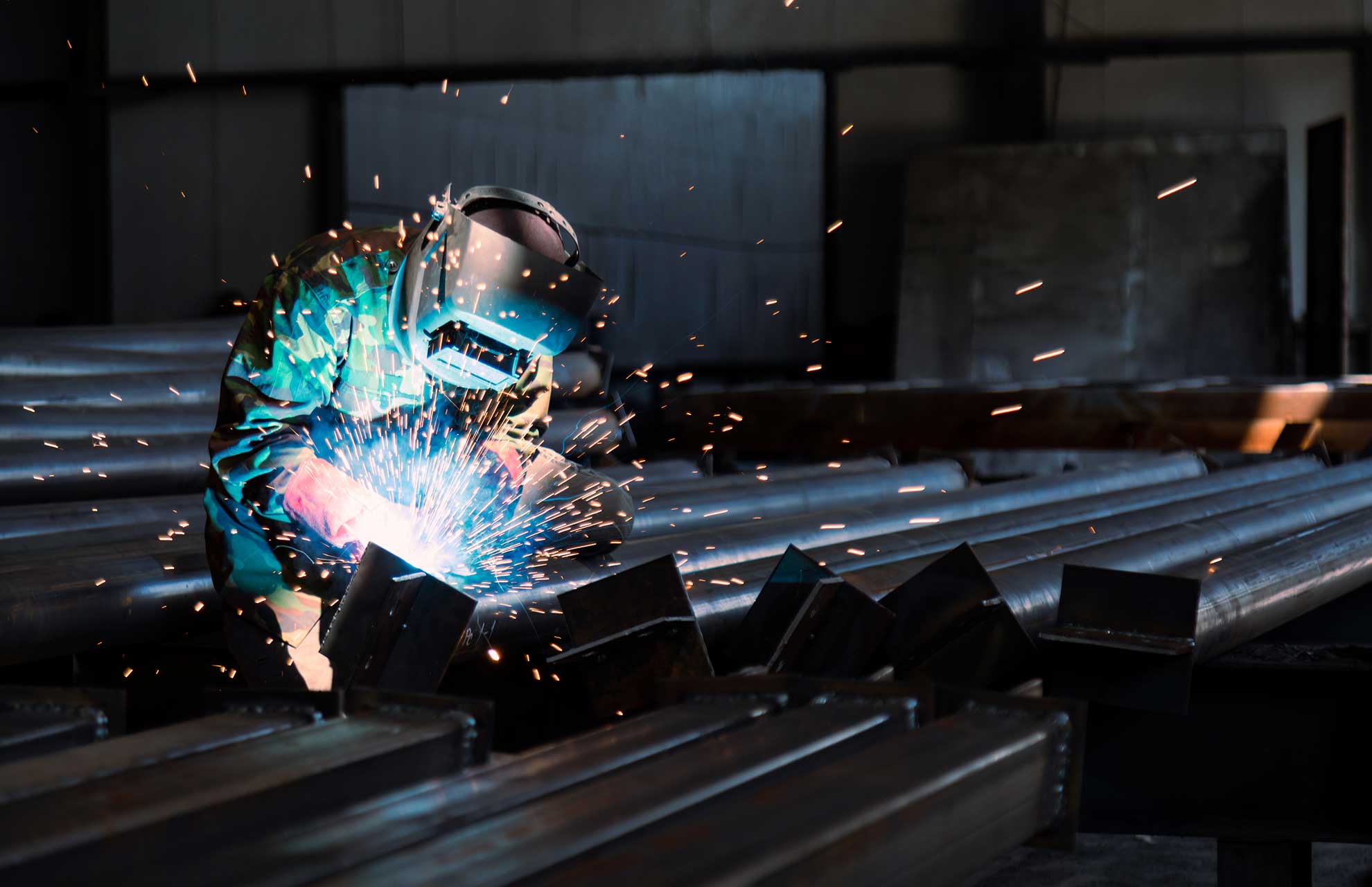 industrial welder welding metal profiles BDHUNKA